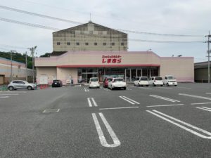 ファッションセンターしまむら玉野店　550ｍ（徒歩7分）<br>営業時間：10：00～19：00