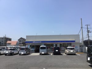 ローソン岡山邑久町　1,440ｍ（徒歩18分）<br>営業時間：２４時間営業