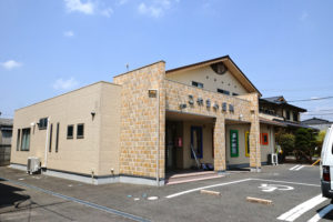 こやま小児科 　590〜640ｍ（徒歩8分）<br>診療時間：午前9：00～12：00（月・火・水・木・金・土）<br>午後15：00～18：00（月・火・木・金）<br>専用外来（乳児健診）14：00～15：00（月・木）<br>専用外来（予防接種）14：00～15：00（火・金）