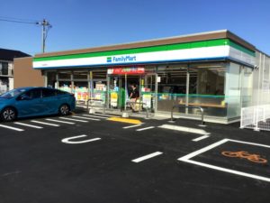 ファミリーマート藤原西町店　130ｍ（徒歩2分）<br>営業時間：24時間営業