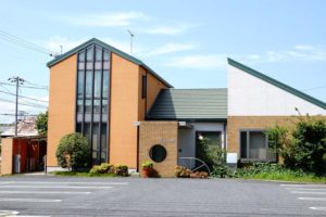 医療法人深田内科　410ｍ（徒歩6分）<br>診療科目：内科・呼吸器科・消化器科・循環器科<br>診療時間：午前9：00～12：30（月・火・水・木・金）<br>9：00～13：30（土）<br>午後15：30～18：30（月・火・水・金）<br>日・祝休診