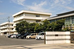 岡山市立竜操中学校　1,740m（徒歩22分）<br>学校教育目標：高い人権意識をもち、主体的に学び・行動する生徒の育成<br>－当たり前のことを当たり前にできる子どもに－