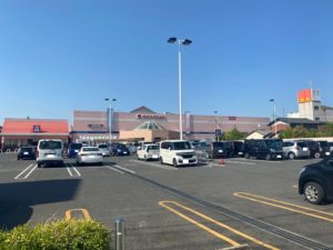 マルナカ益野店　950ｍ（徒歩12分）<br>営業時間：9：00～22：00（※薬販売含む）