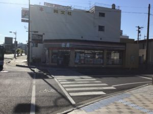 セブンイレブン玉野宇野駅前店　900ｍ（徒歩12分）<br>営業時間：24時間営業