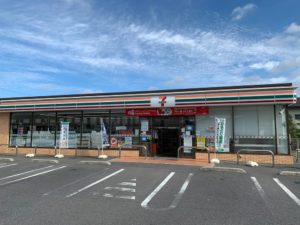 セブンイレブン倉敷上東西店　810ｍ（徒歩11分）<br>営業時間：２４時間営業