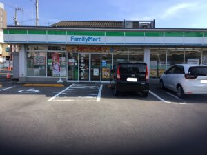 ファミリーマート新居浜徳常町店　490ｍ～500ｍ　徒歩7分　営業時間24時間営業　※最新の営業時間、年末年始、臨時休業日等々は店舗へお問合せください