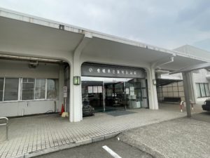 県立新居浜病院　990ｍ～1,050ｍ　徒歩13～14分　