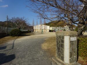 光井小学校まで約290ｍ～320ｍ（徒歩4分）