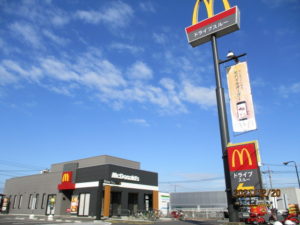 マクドナルド福山新涯中央店　約410ｍ～約620ｍ　徒歩約6分～約9分