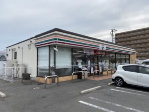 セブンイレブン小郡昭和通り店（約690ｍ・徒歩約9分）／24時間営業 店休日：原則無し