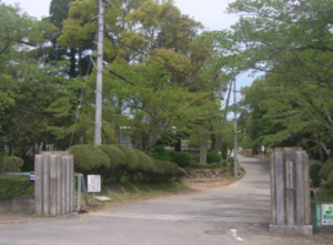 東部中学校（約3,360ｍ・徒歩約42分）