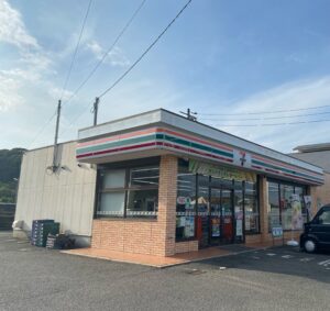 セブンイレブン下関王司店（約700ｍ・徒歩約9分）／24時間営業 店休日：原則無し