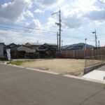 前面道路も広々としています。
