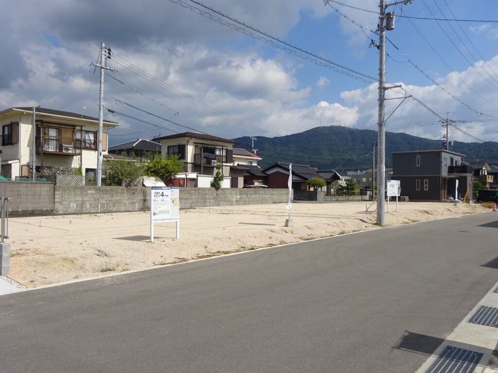 松崎小学校区の土地です。