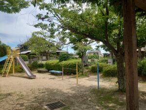 岸津児童公園（約590ｍ～680ｍ・徒歩約8分～9分）
