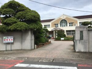 伊予市立郡中小学校　2530ｍ～2560m　徒歩32分