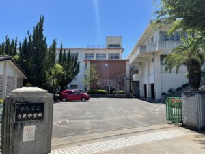 今治市立近見中学校　約1,650m　徒歩21分