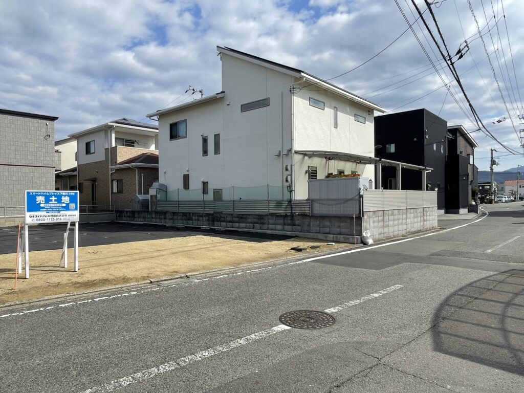 幅員6.5ｍのゆったりとした前面道路です。