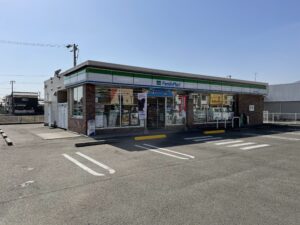 ファミリーマート今治たちばな店　330ｍ～410m　徒歩5分～6分　営業時間24時間営業　※最新の営業時間、年末年始、臨時休業日等々は店舗へお問合せください