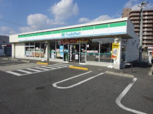 ファミリーマート光虹ケ浜店（約160ｍ・徒歩約2分）／24時間営業 店休日：原則無し