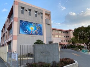 公集小学校（約630ｍ～650ｍ・徒歩約8分～9分）