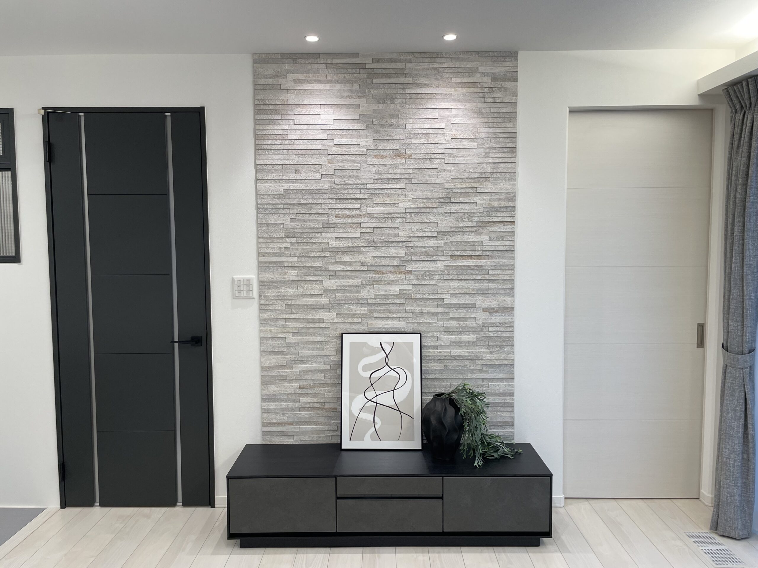 テレビ裏にはエコカラットでオシャレになります！