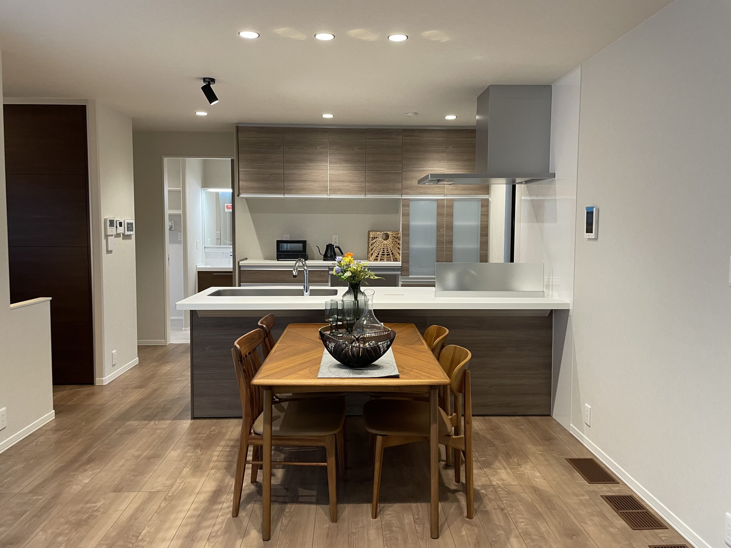 【オープンなキッチン。広いキッチンでお料理がたくさん出来ます