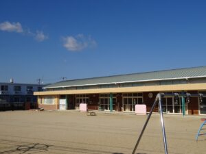 鋼鈑幼稚園（約1,400ｍ～1,420ｍ・徒歩約18分）