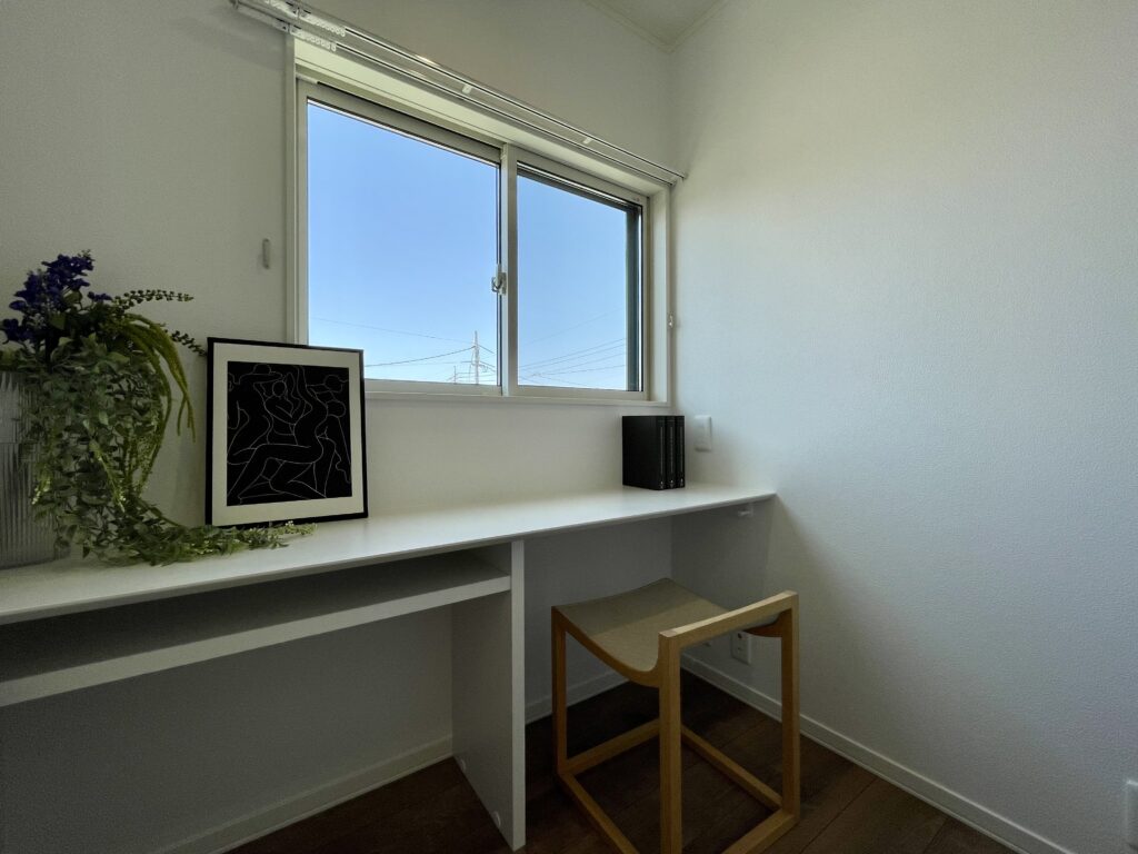 リモートワークや趣味部屋としても使用できる完全個室の書斎。