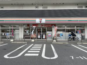 セブンイレブン山口吉敷中東店（約410ｍ・徒歩約6分）／24時間営業 店休日：原則無し