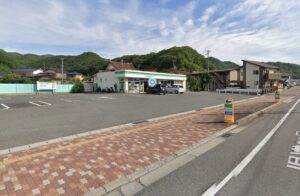 ファミリーマート三原中之町店<1,200ｍ/徒歩15～16分>