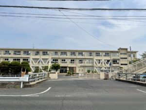 岡山市立富山小学校 610ｍ(徒歩8分）