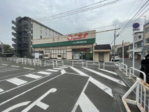 ニシナ本店　450ｍ～500ｍ（徒歩6～7分）