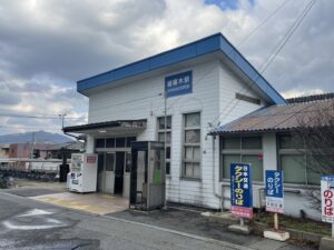 山陰本線綾羅木駅まで約880ｍ（徒歩11分）