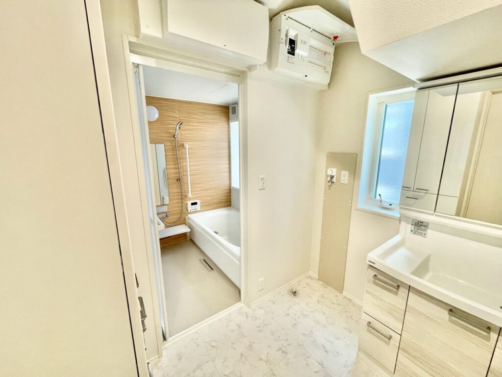 洗面・浴室もホワイトカラーの明るい雰囲気になっています！