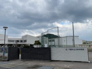 川中中学校まで約1,320ｍ～1,350ｍ（徒歩17分）