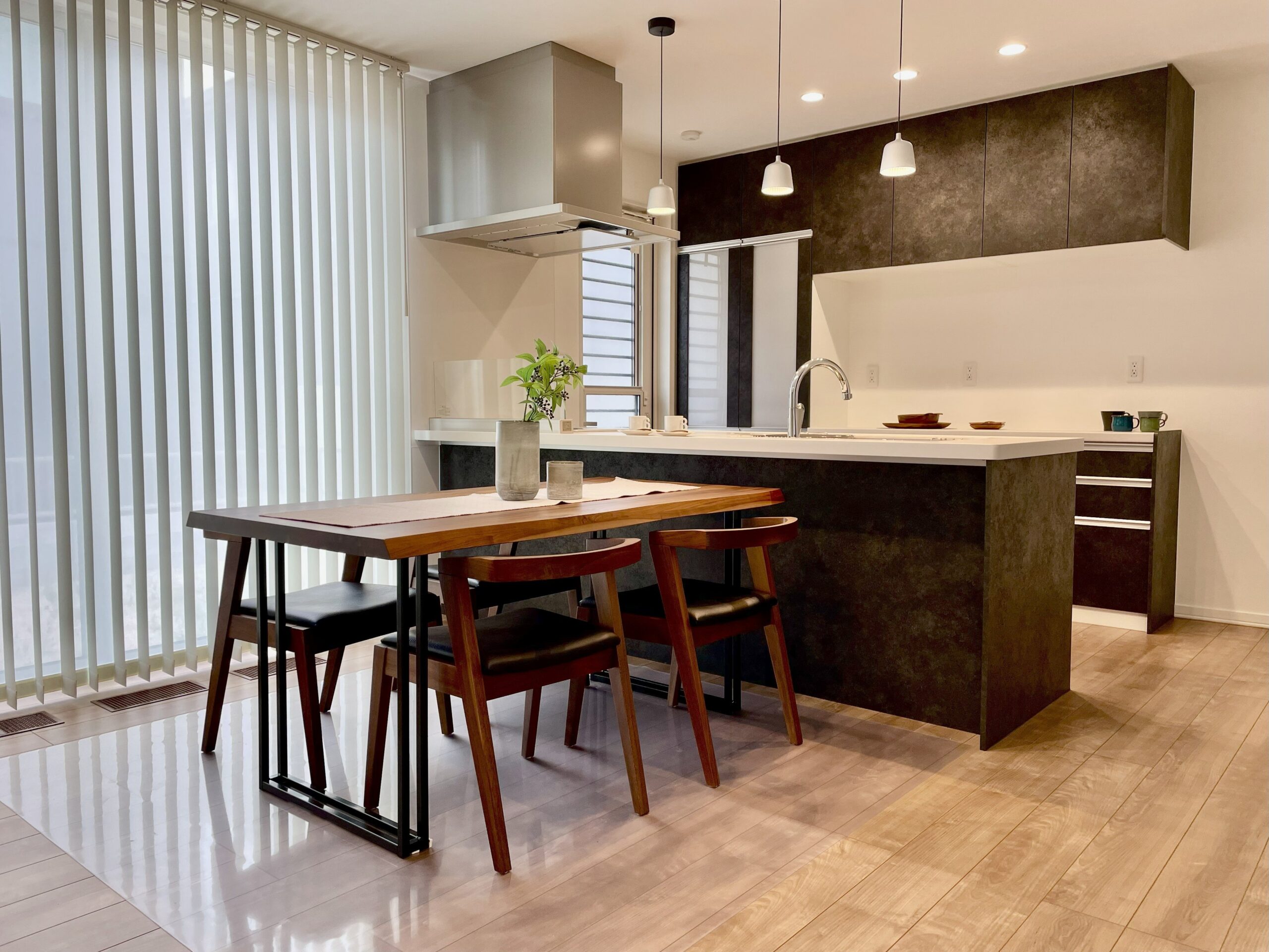 バーチグレーを基調としたカッコイイLDKです！