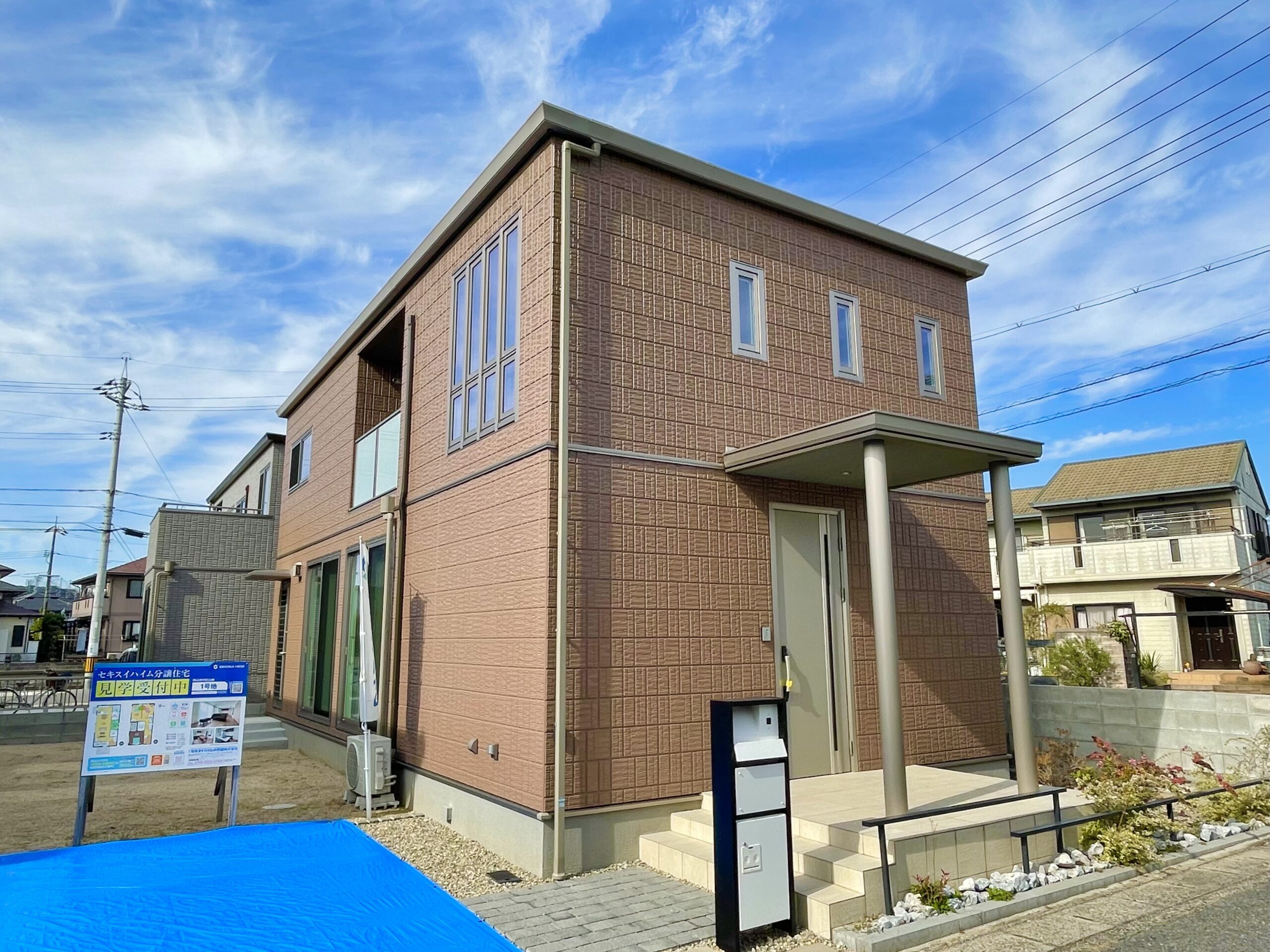 駐車場からすぐに玄関まで入れます♪