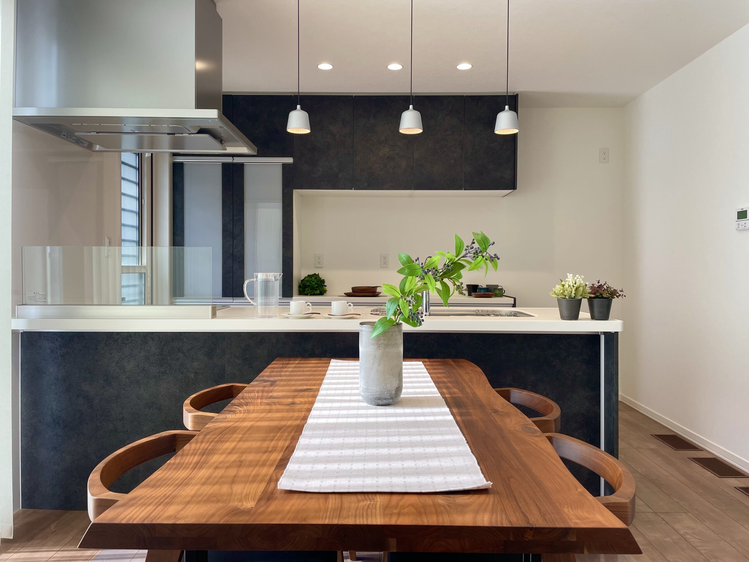 対面キッチンで家族と会話をしながらお料理も可能！