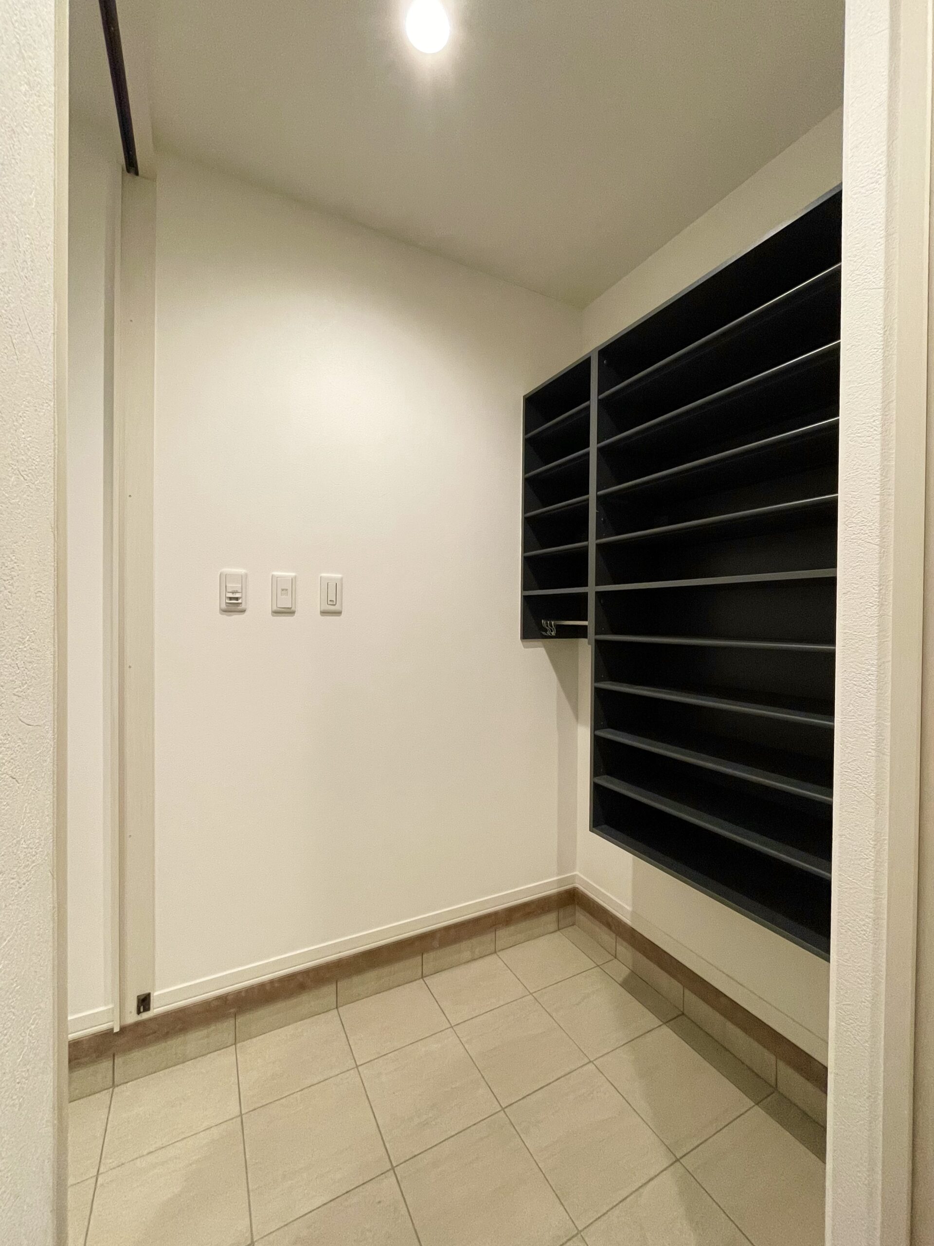 2way玄関で土間収納付きです♪