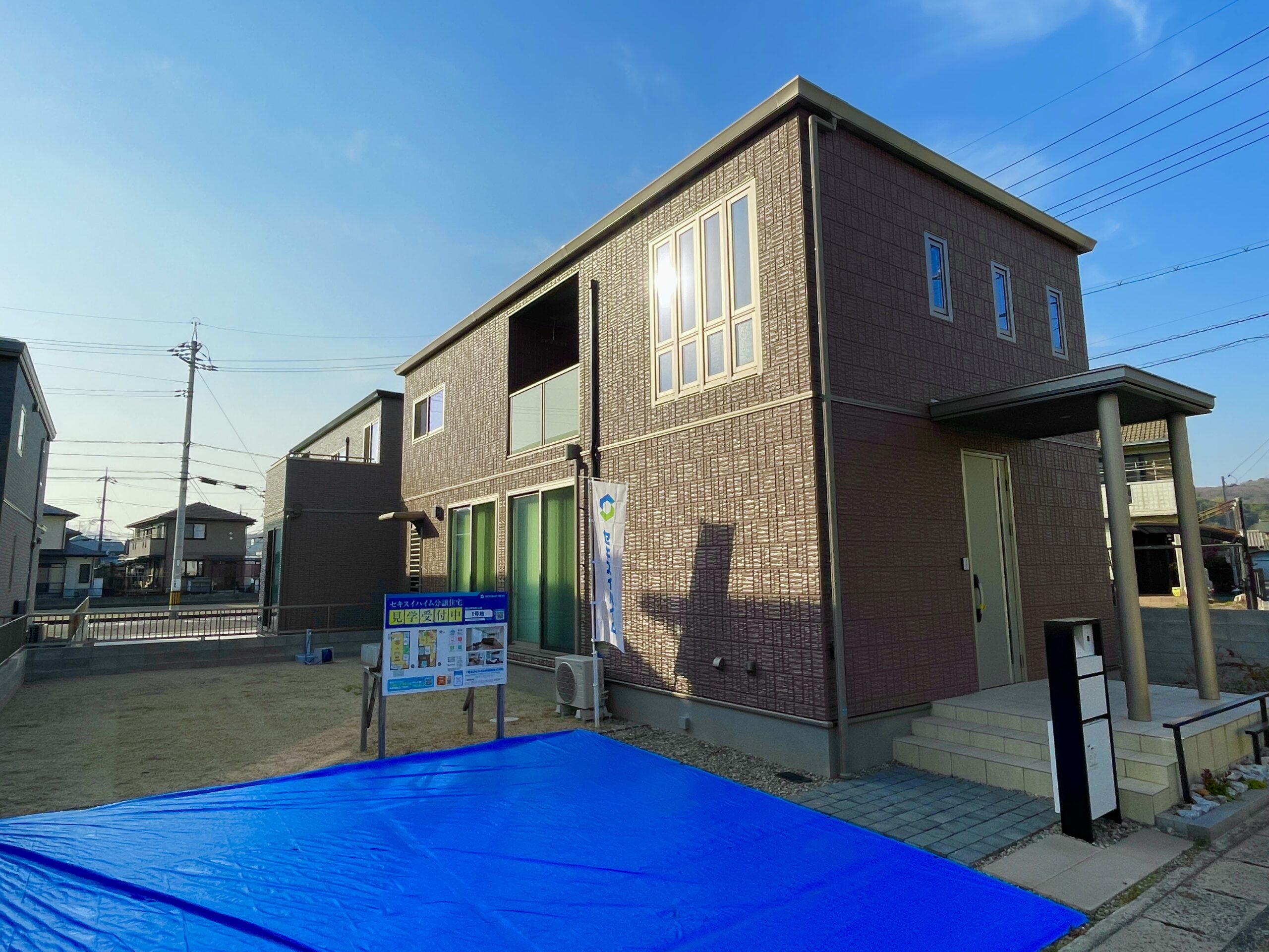 駐車場からすぐに玄関まで入れます♪