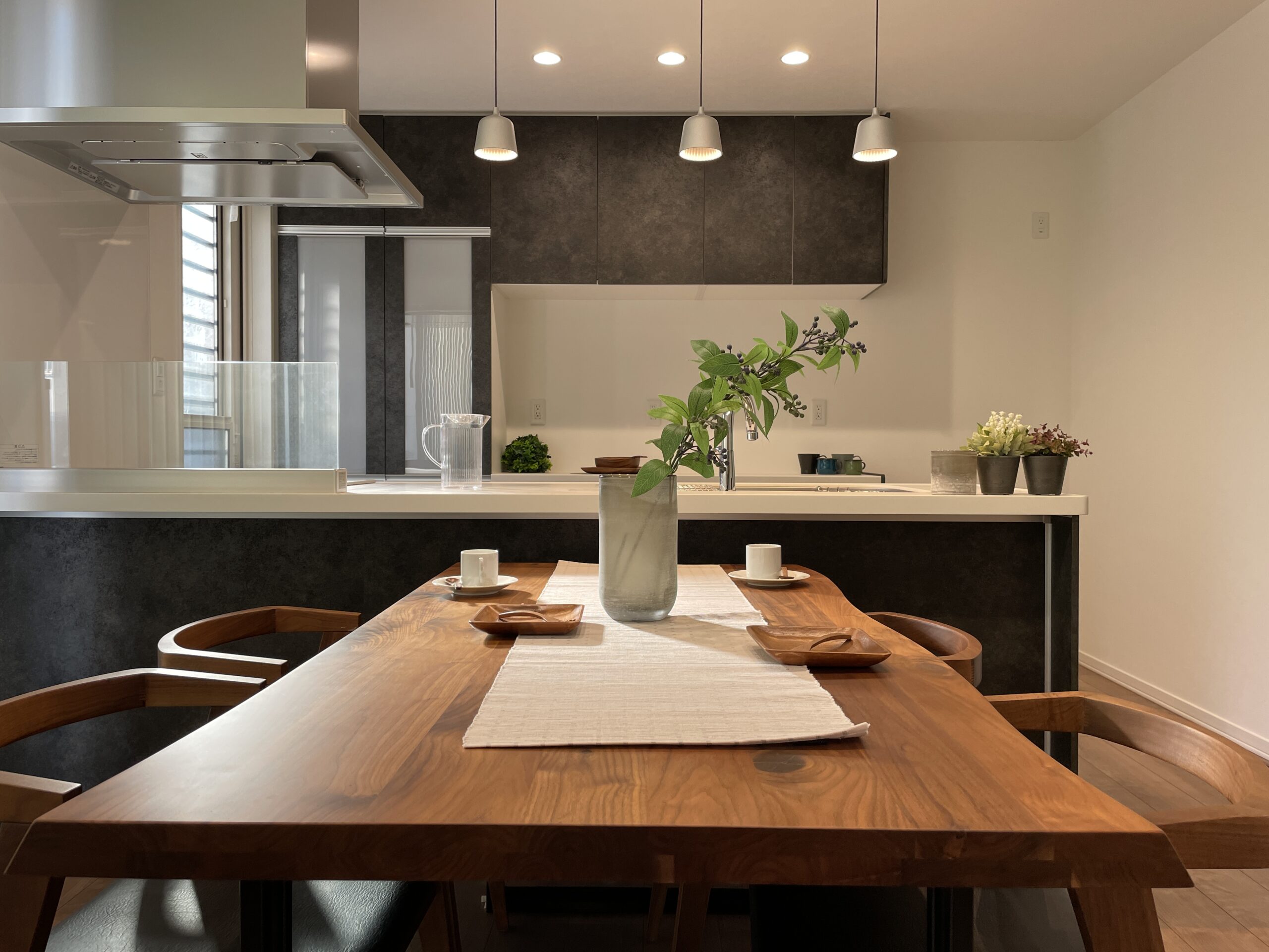 対面キッチンで家族と会話をしながらお料理も可能！