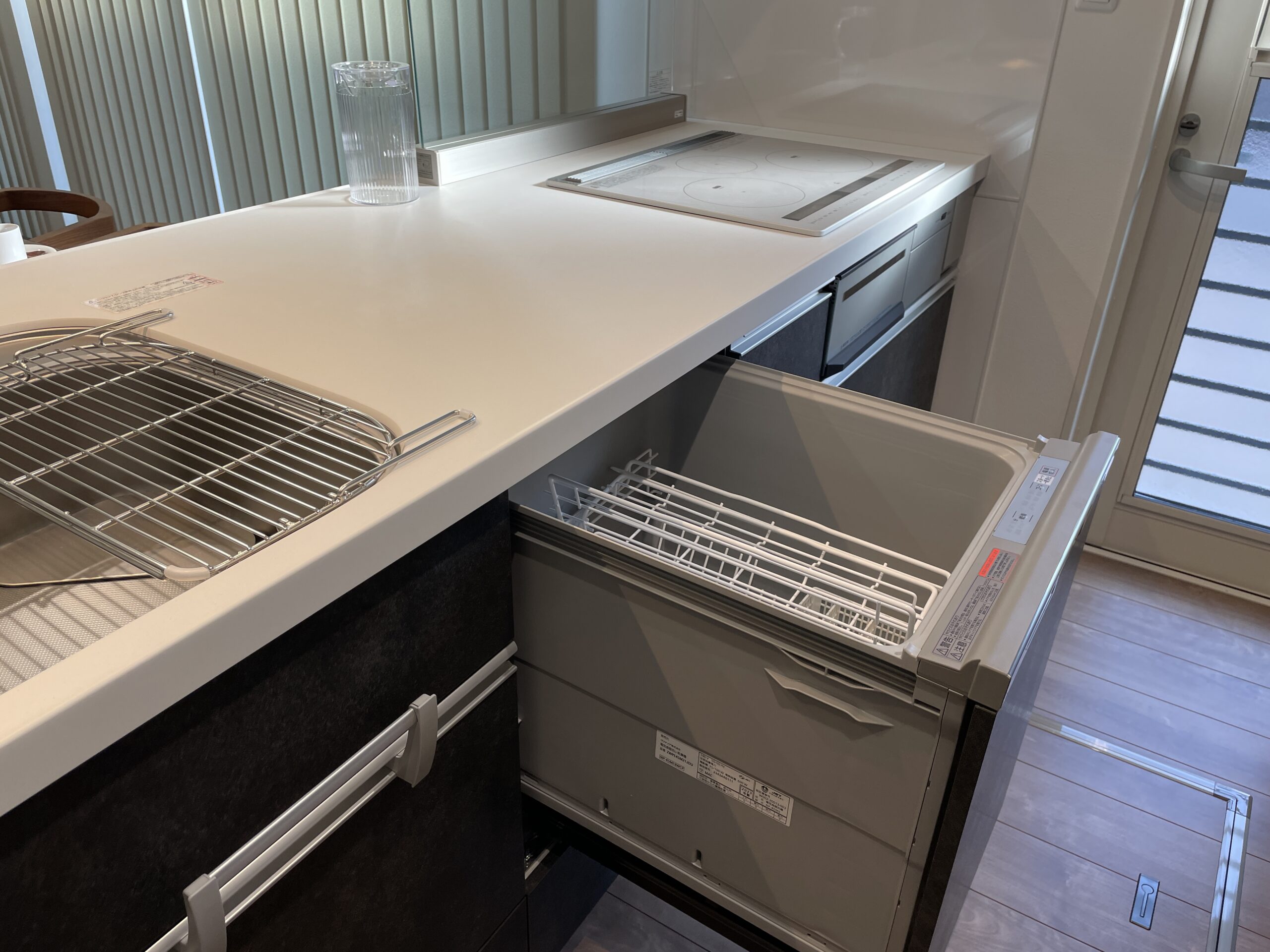 深型の食洗機で4人家族分も一度に洗えます♪