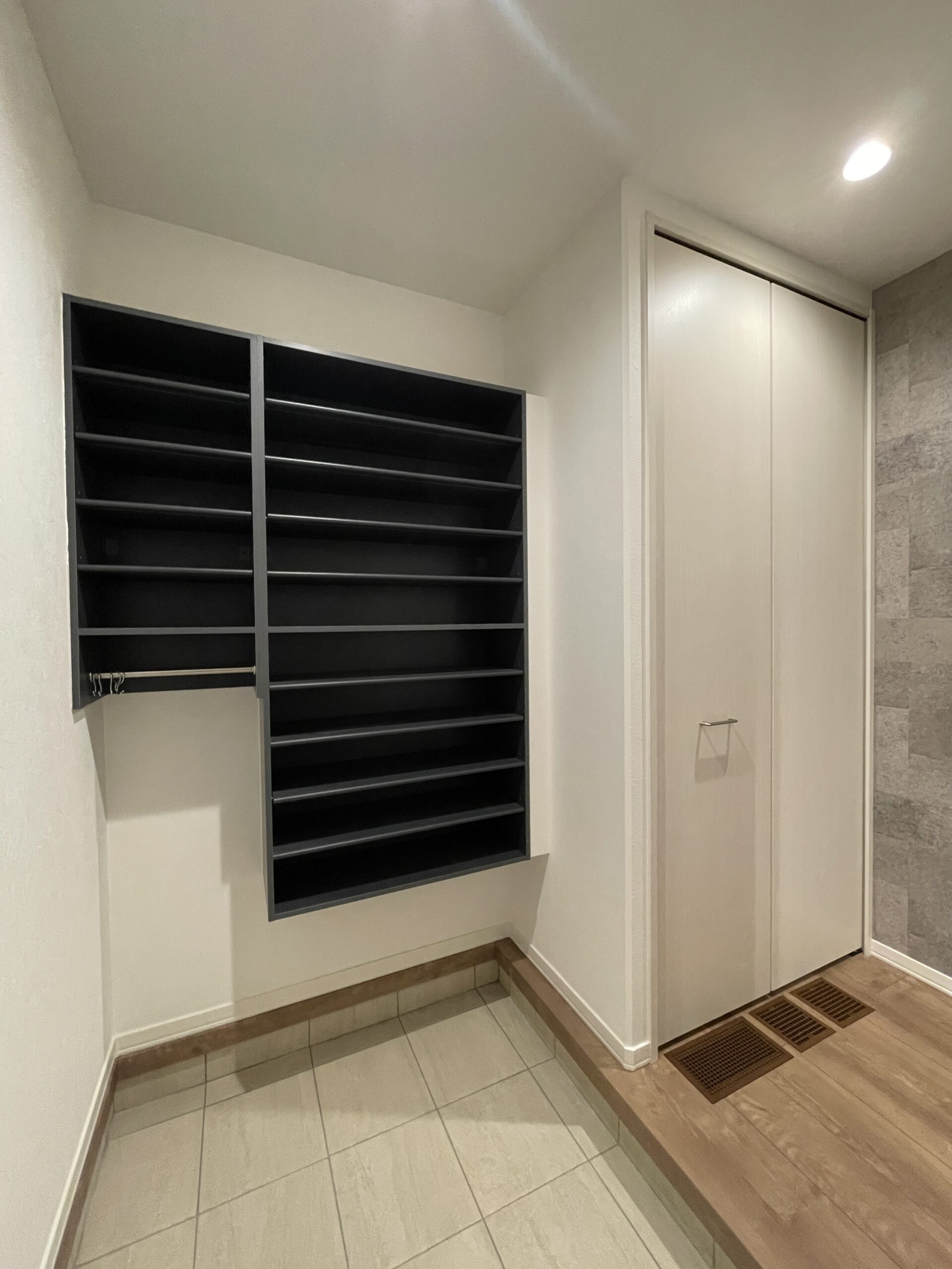 2way玄関で土間収納付きです♪