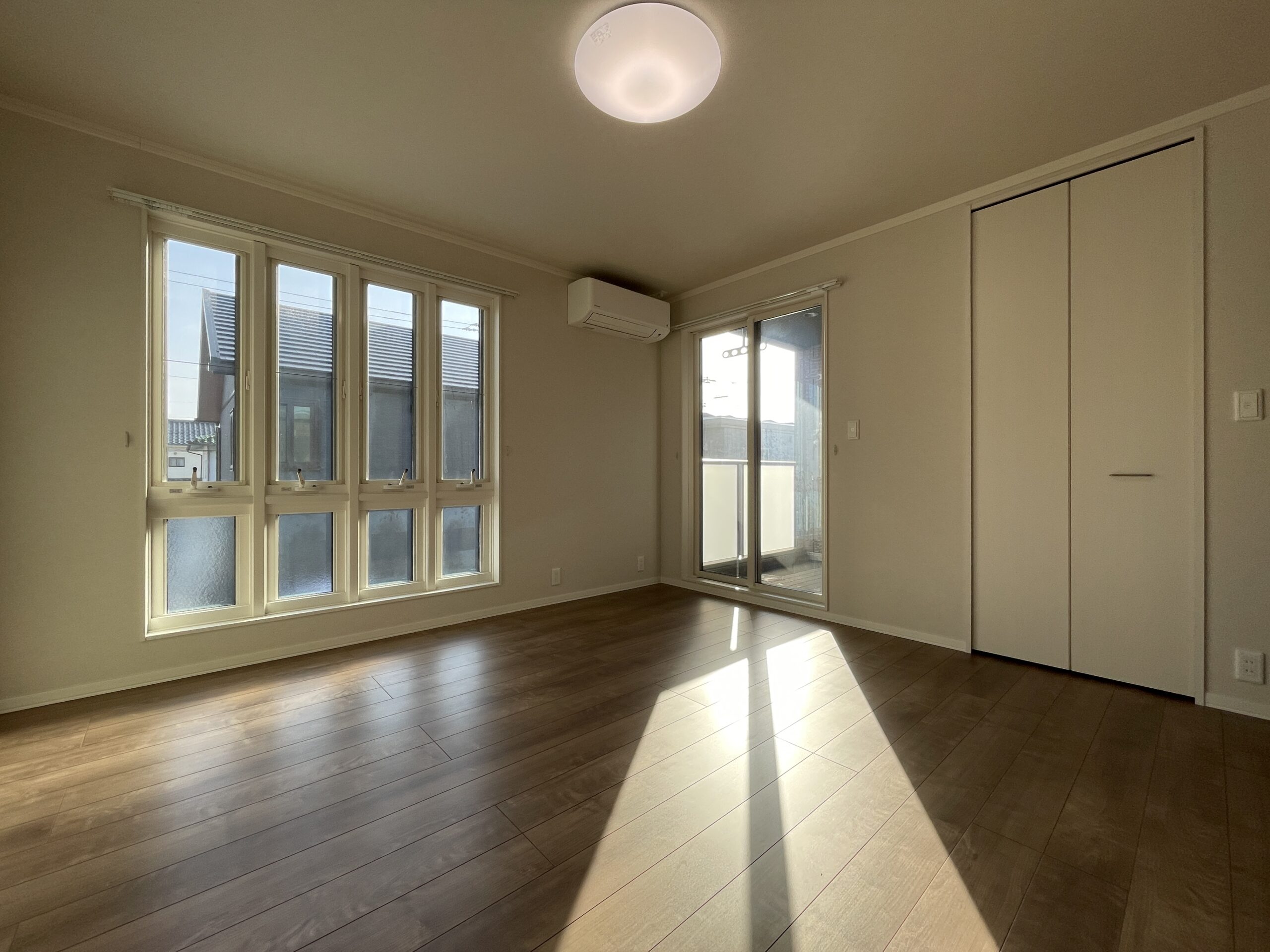 主寝室はエアコン付きです♪