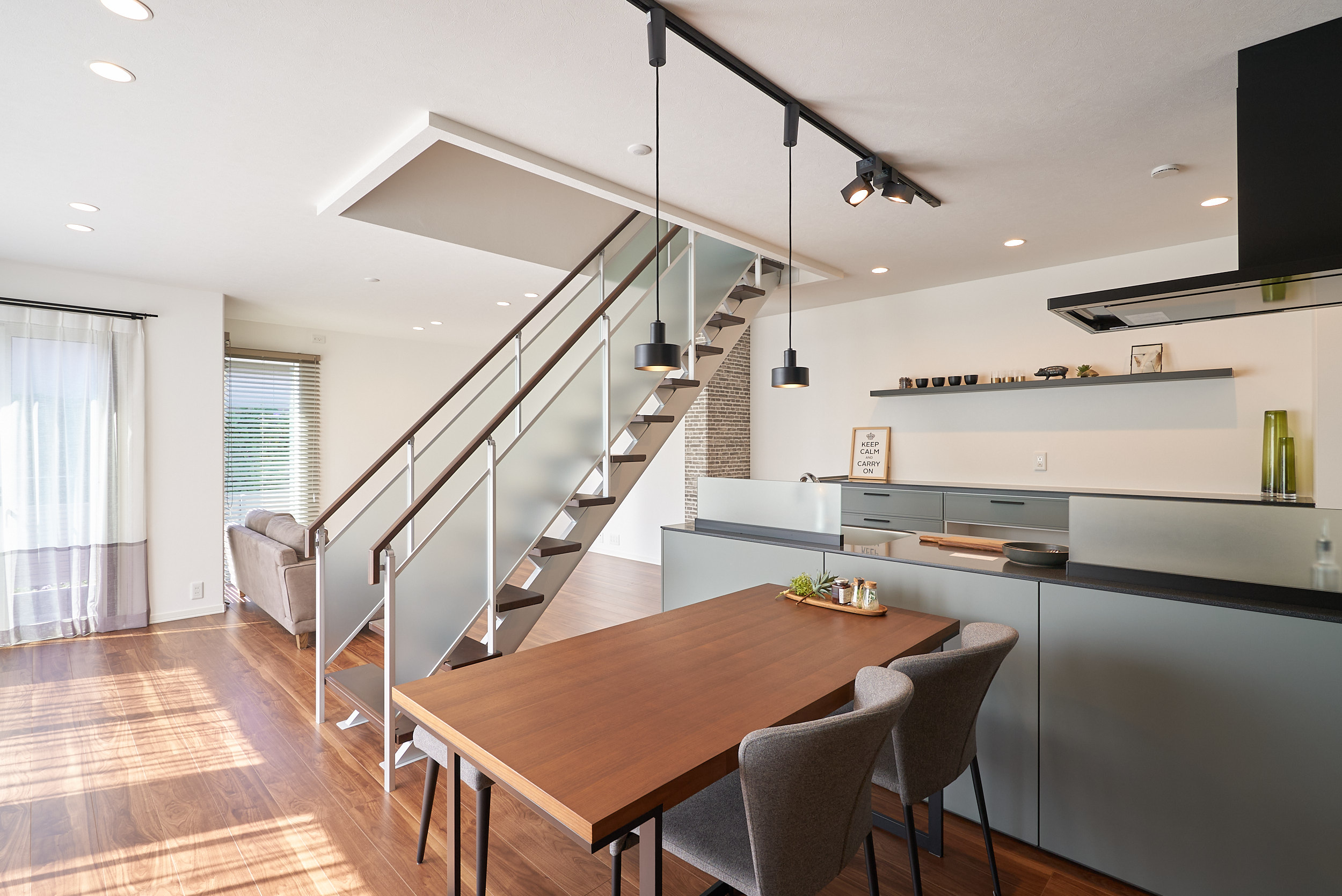 【キッチン】収納量にこだわった機能的なキッチンです。