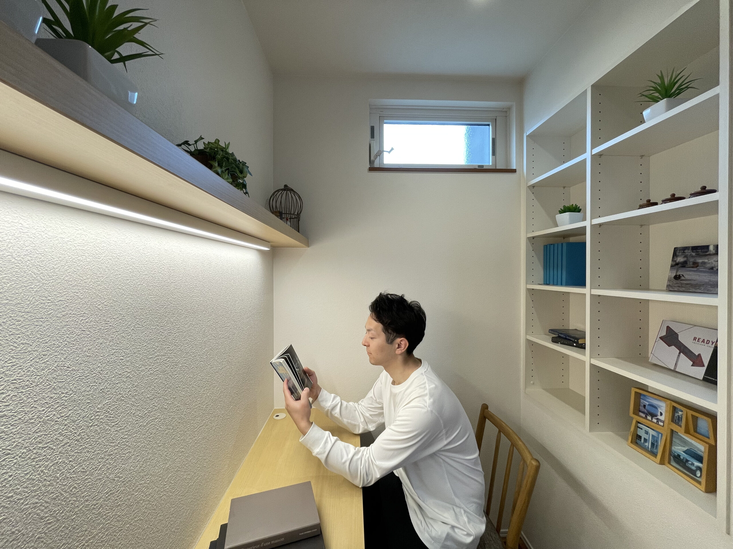 【書斎コーナー】在宅ワークや勉強スペースにもお使い頂けます。
