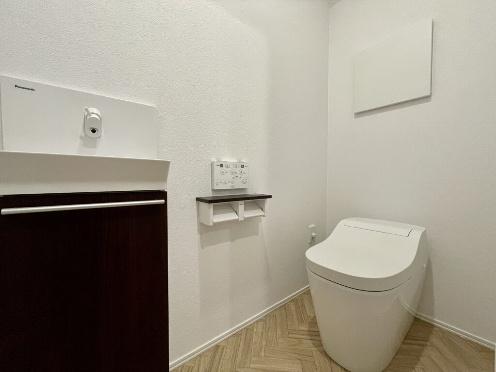 1階トイレにはパナソニックのアラウーノを採用。