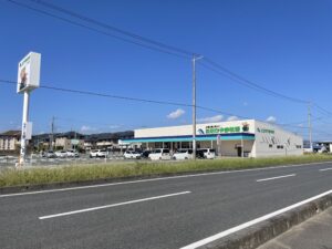 なかやま牧場　バラ園前店〈1,200～1,280m／徒歩15～16分〉