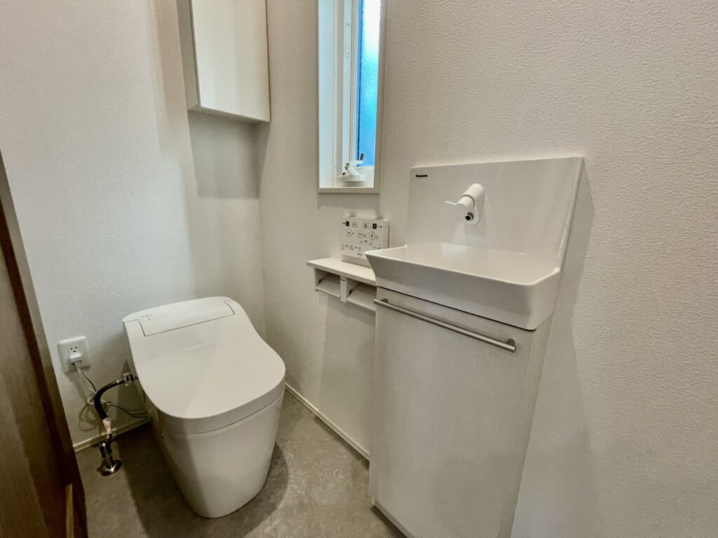1階トイレはパナソニック製アラウーノ採用！